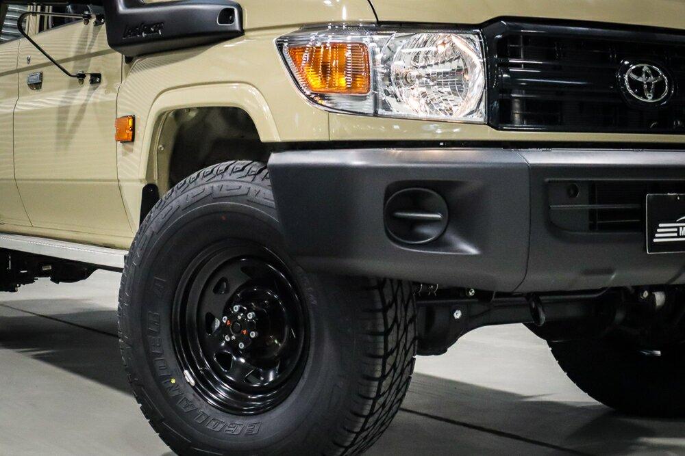 Toyota Landcruiser image 2