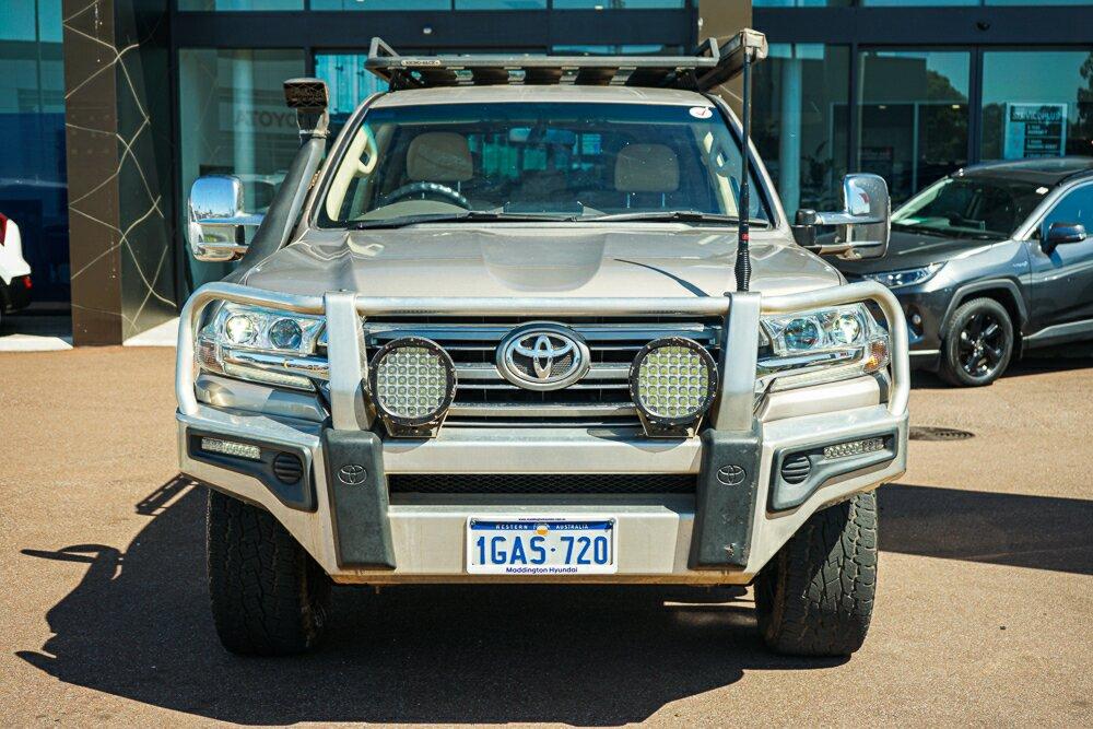 Toyota Landcruiser image 2