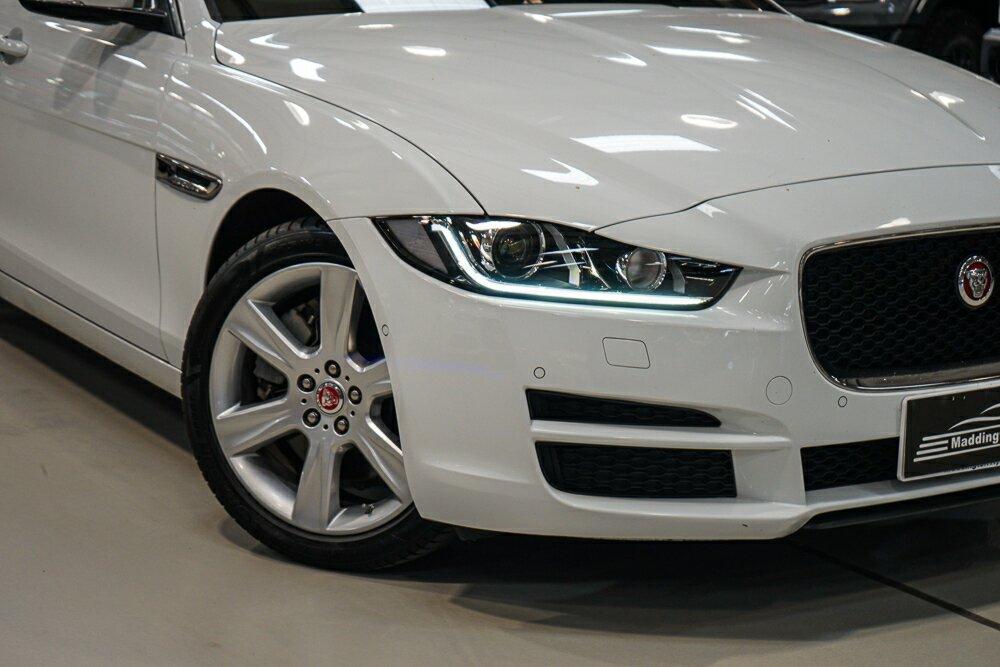 Jaguar Xe image 2