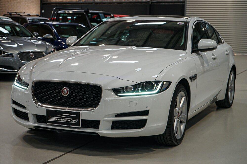Jaguar Xe image 4