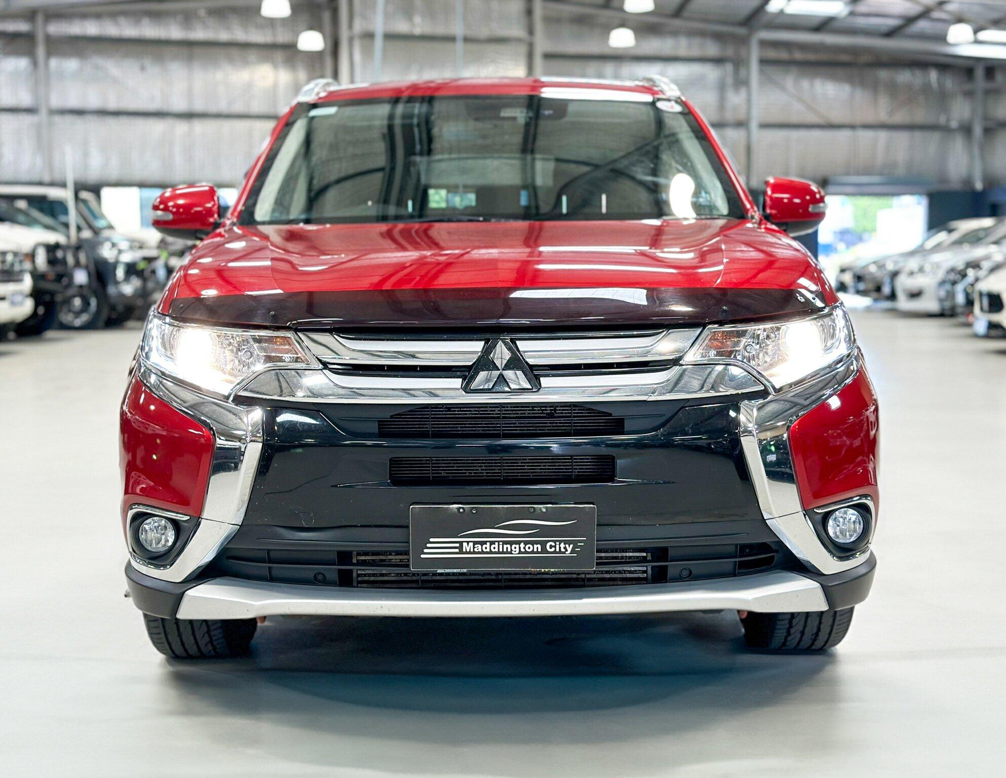 Mitsubishi Outlander image 2
