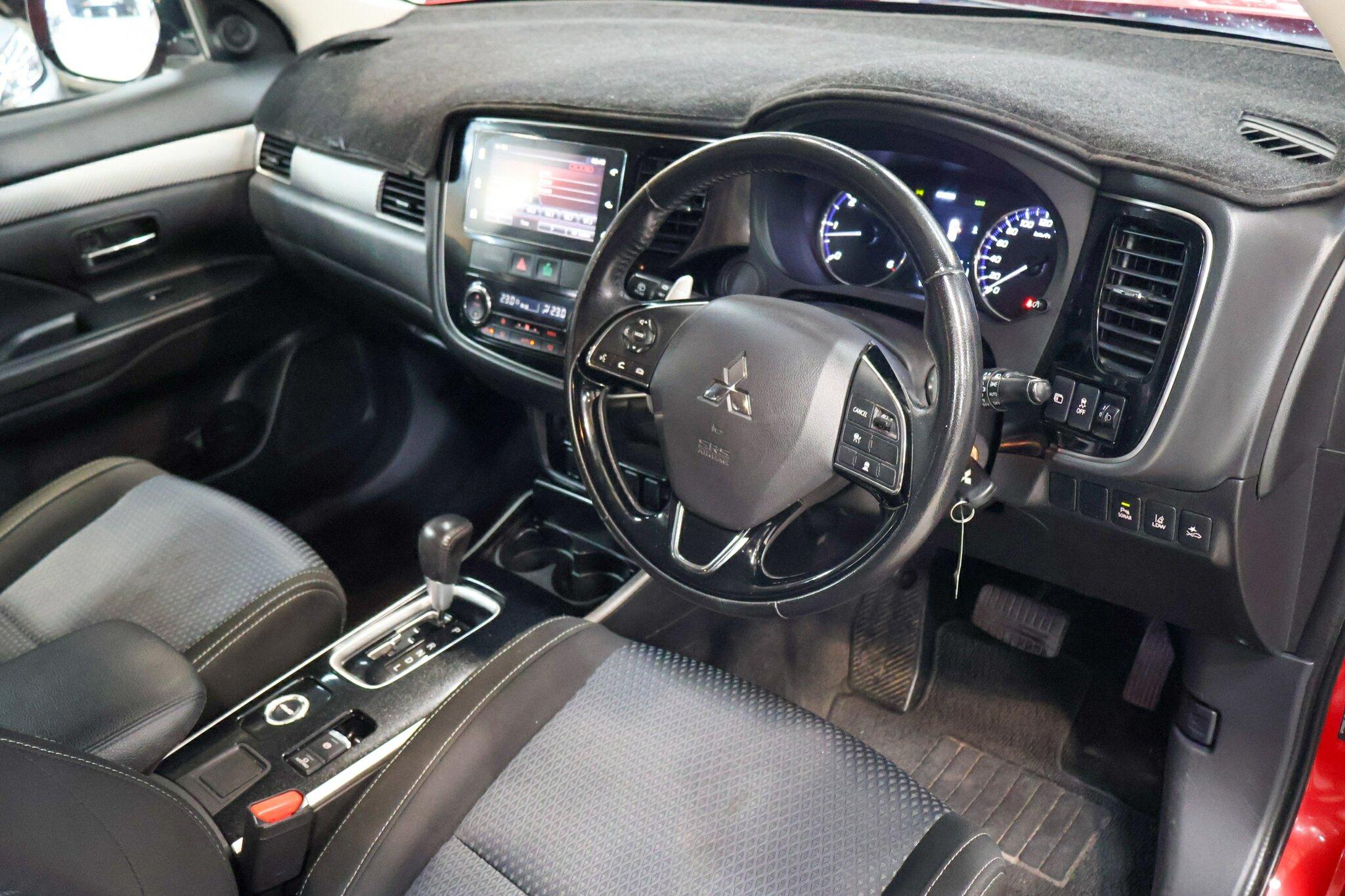 Mitsubishi Outlander image 4