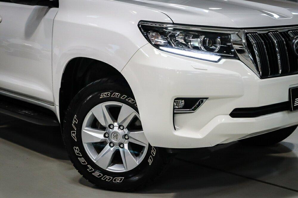 Toyota Landcruiser Prado image 2