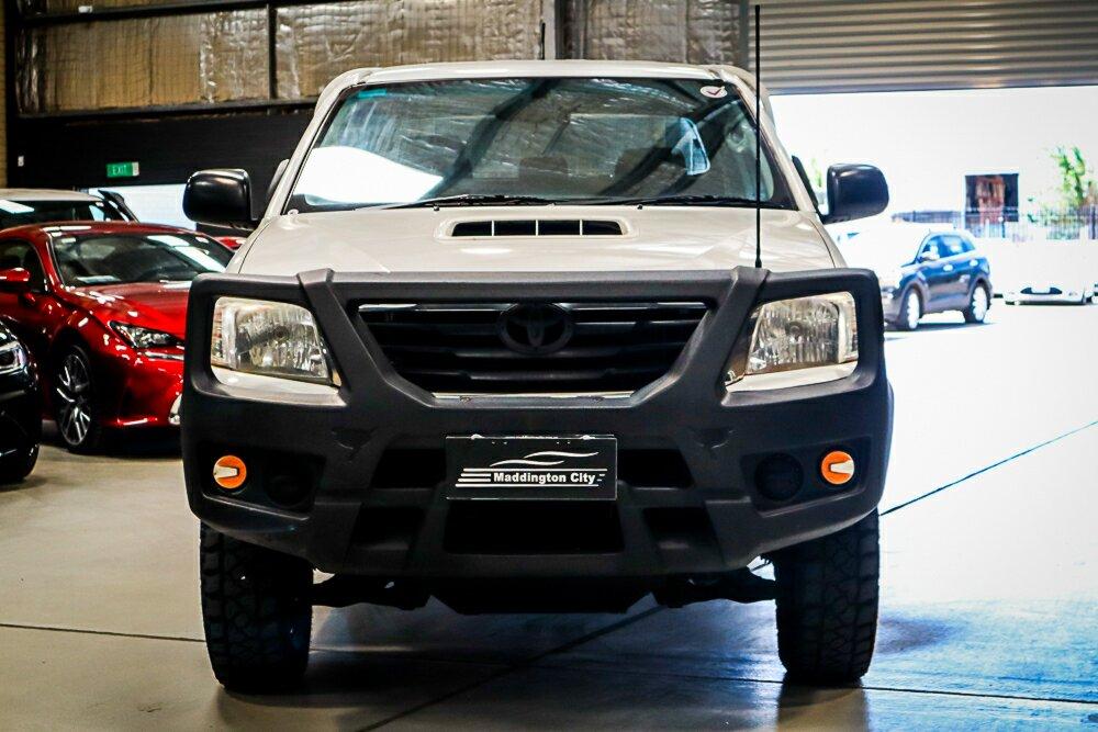 Toyota Hilux image 3