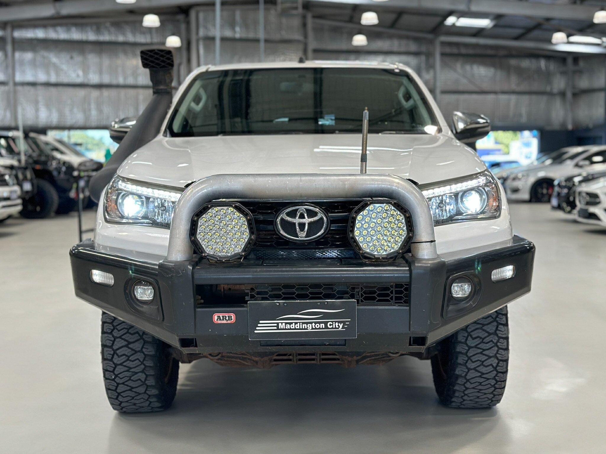 Toyota Hilux image 2