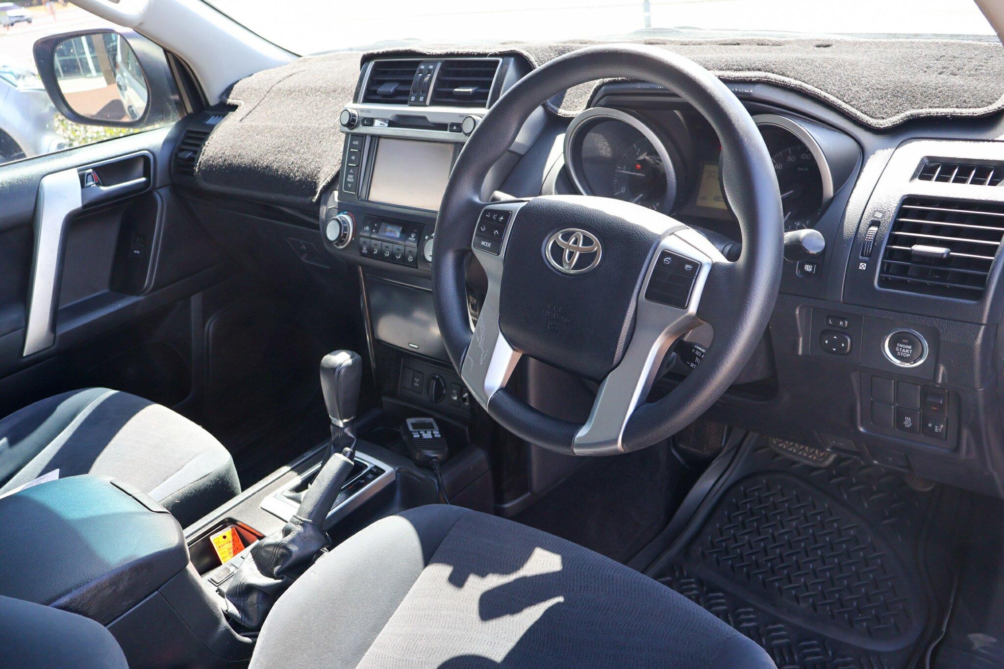 Toyota Landcruiser Prado image 4