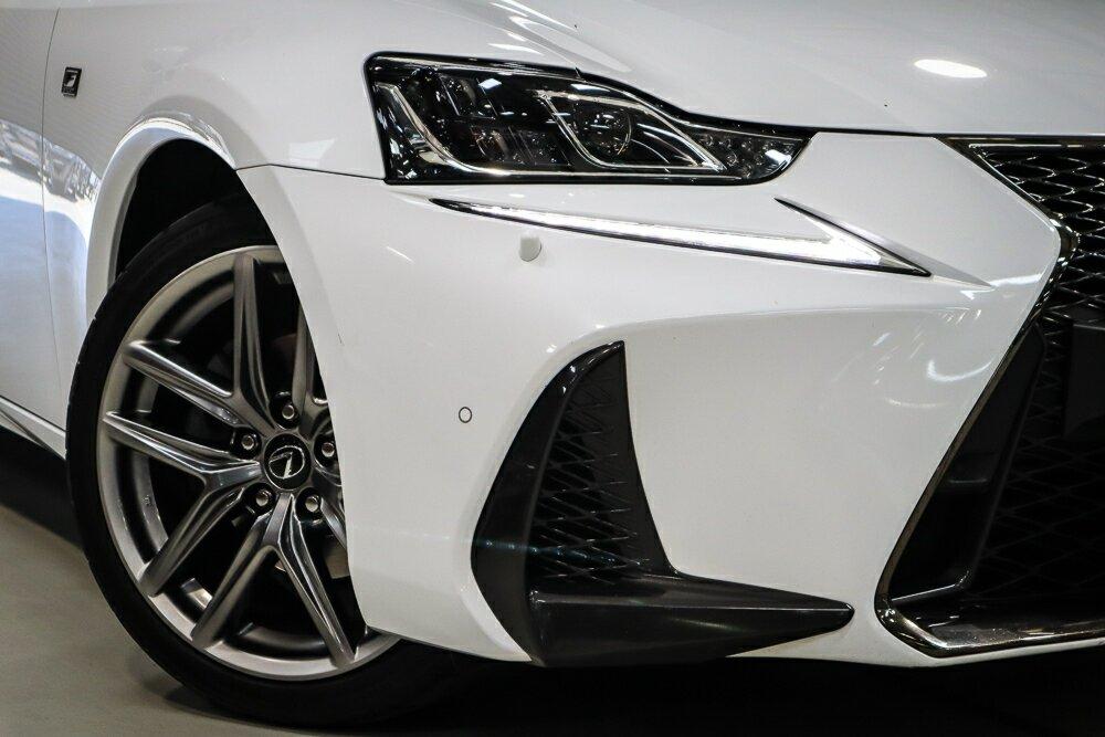 Lexus Is image 2