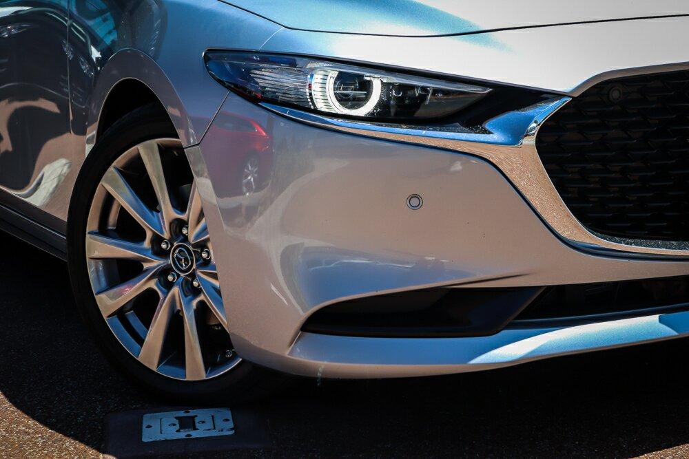 Mazda 3 image 2