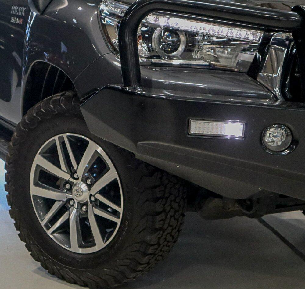 Toyota Hilux image 2