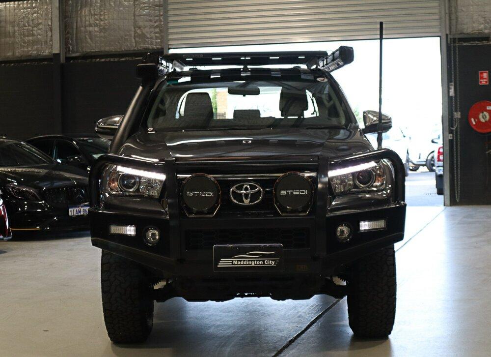 Toyota Hilux image 3