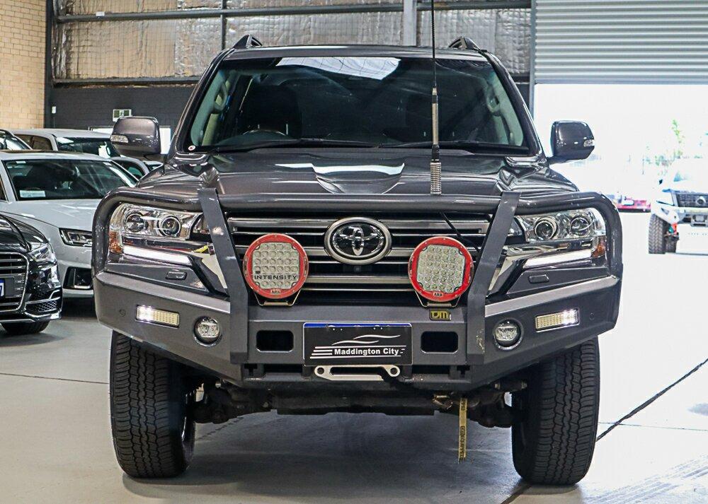 Toyota Landcruiser image 3