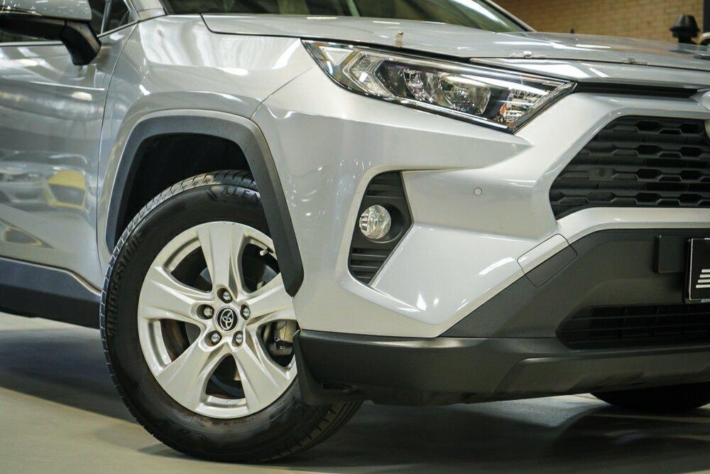 Toyota Rav4 image 2