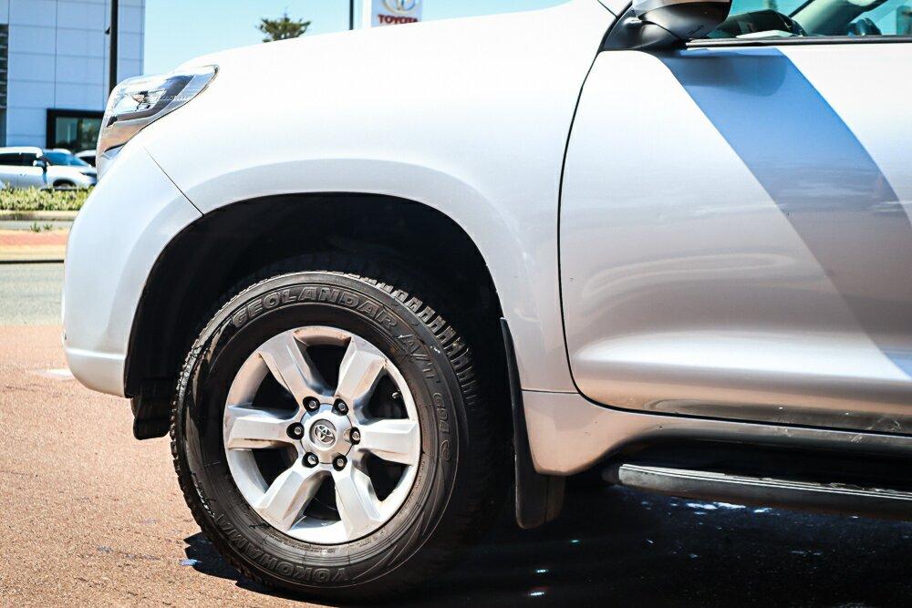 Toyota Landcruiser Prado image 4