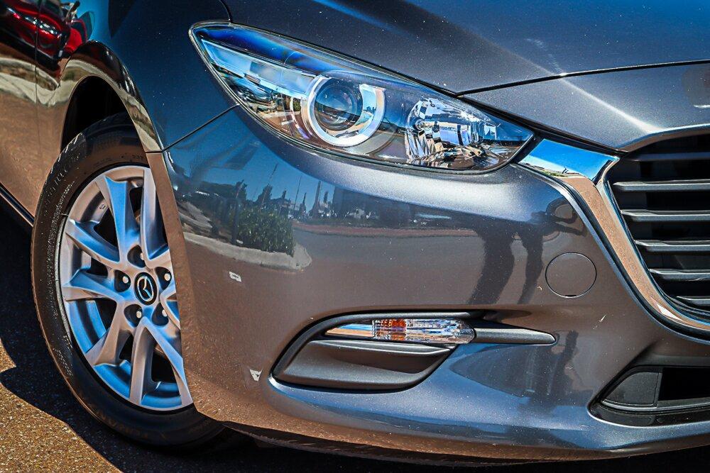 Mazda 3 image 2