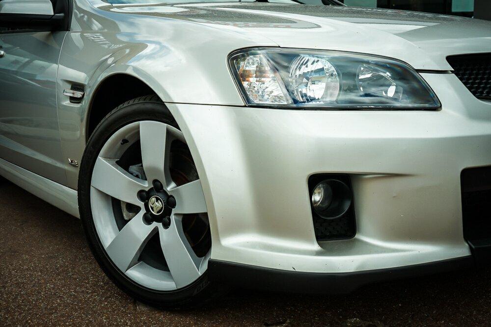 Holden Commodore image 2