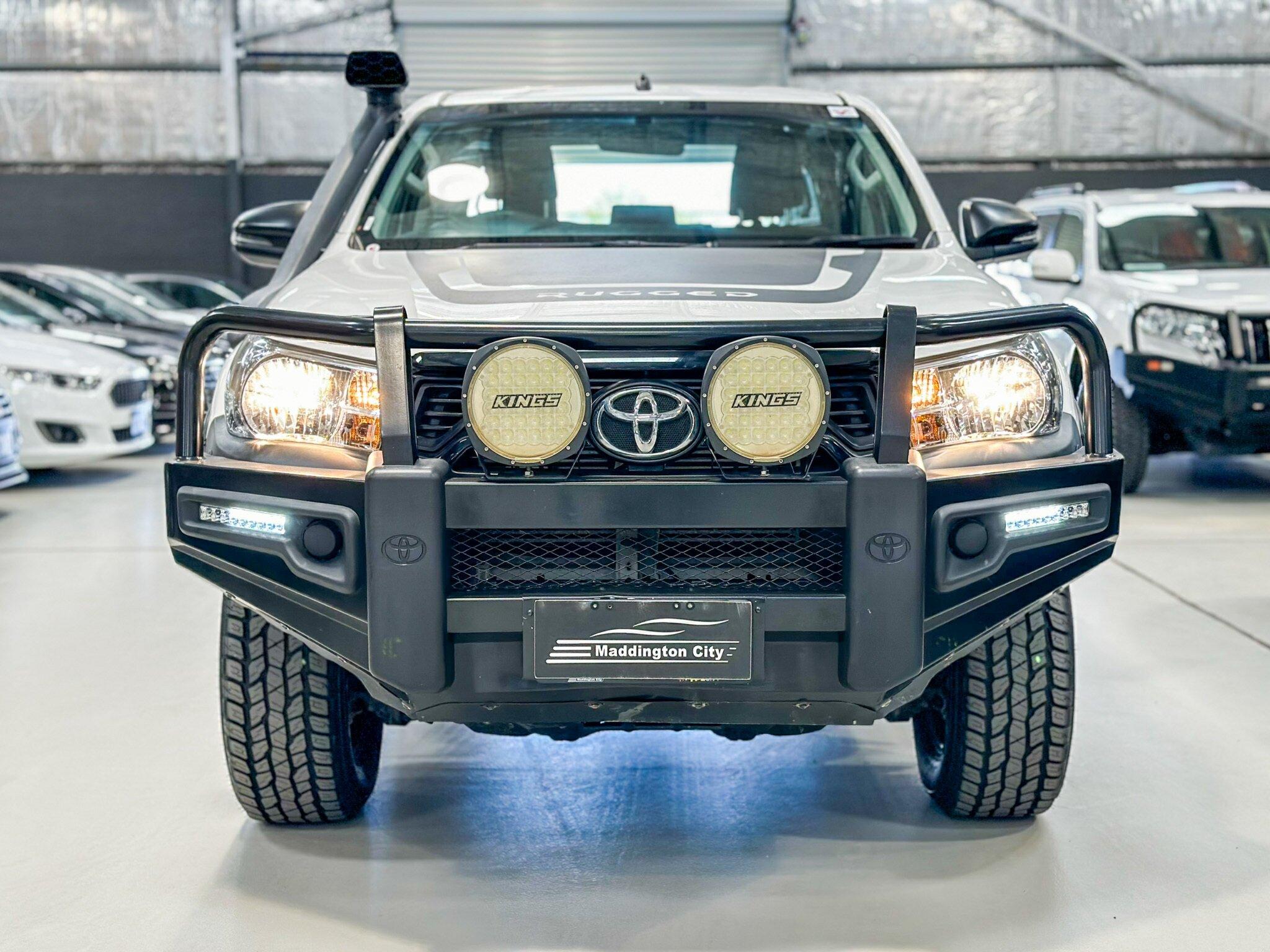 Toyota Hilux image 2
