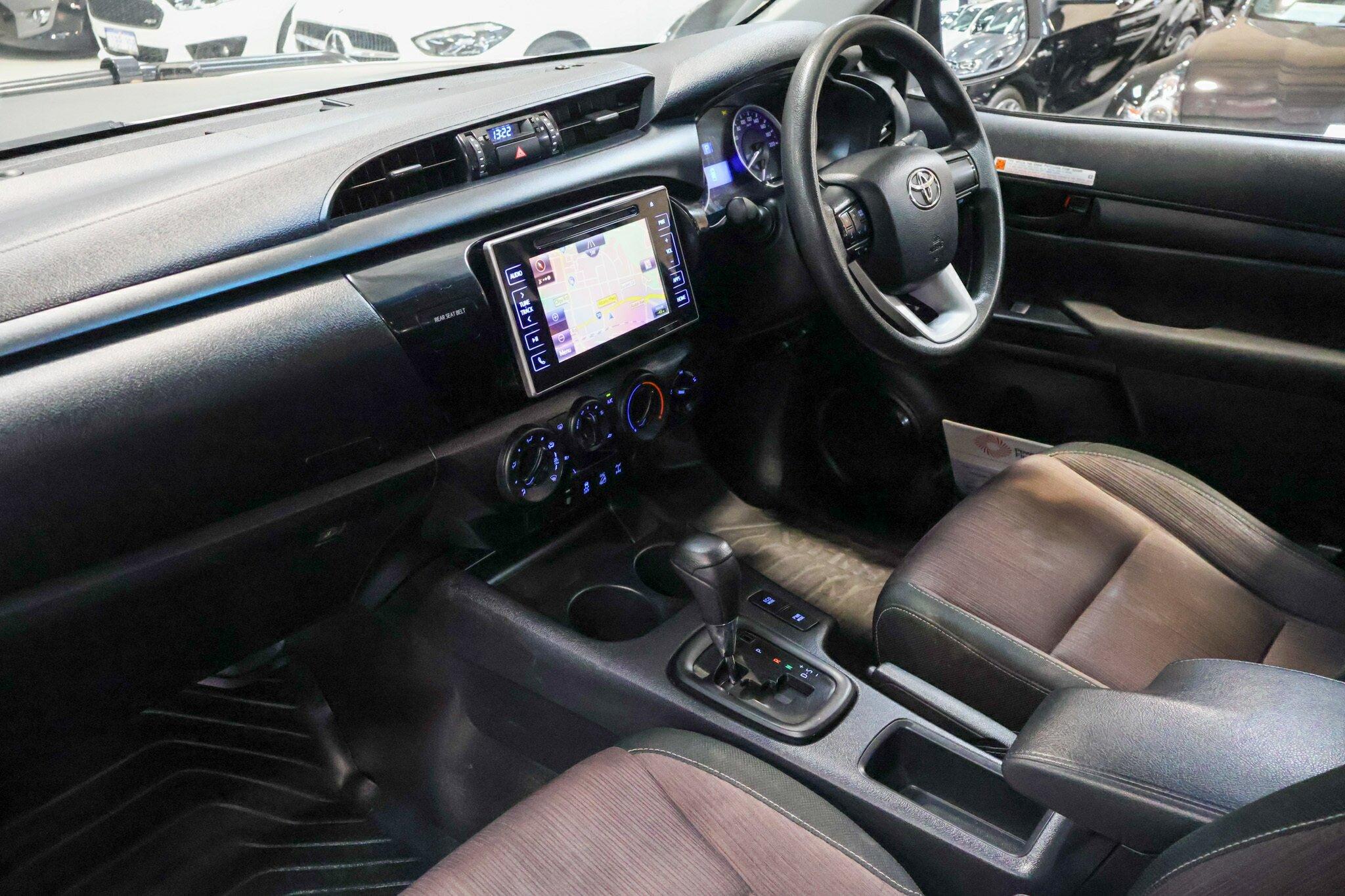 Toyota Hilux image 4