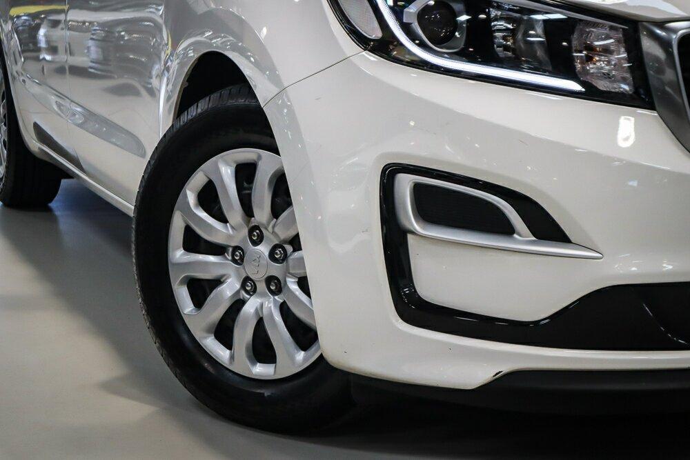 Kia Carnival image 2