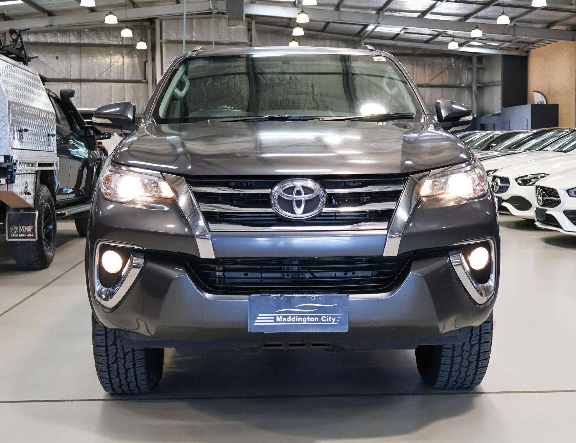 Toyota Fortuner image 2