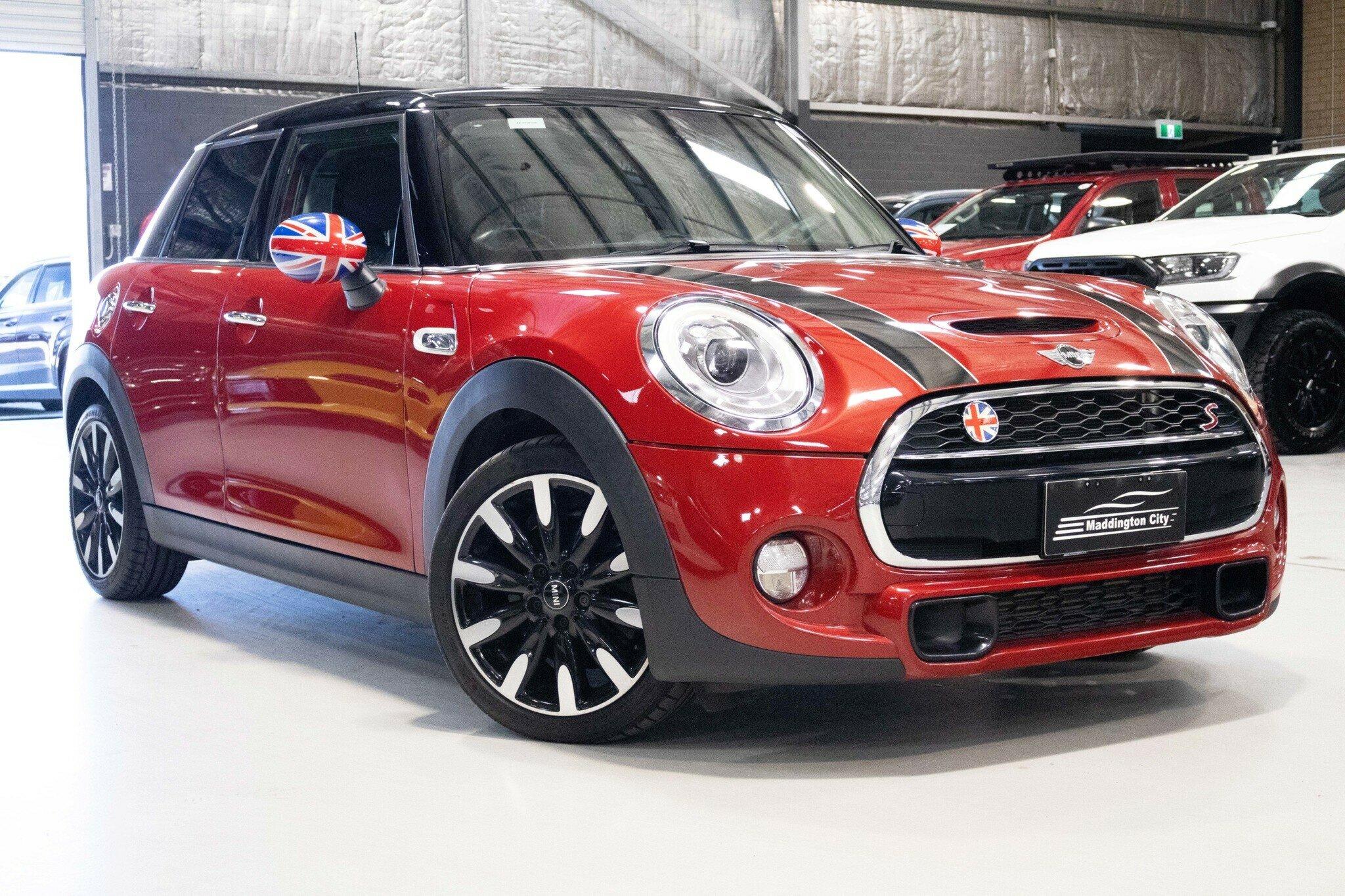 Mini Hatch image 1