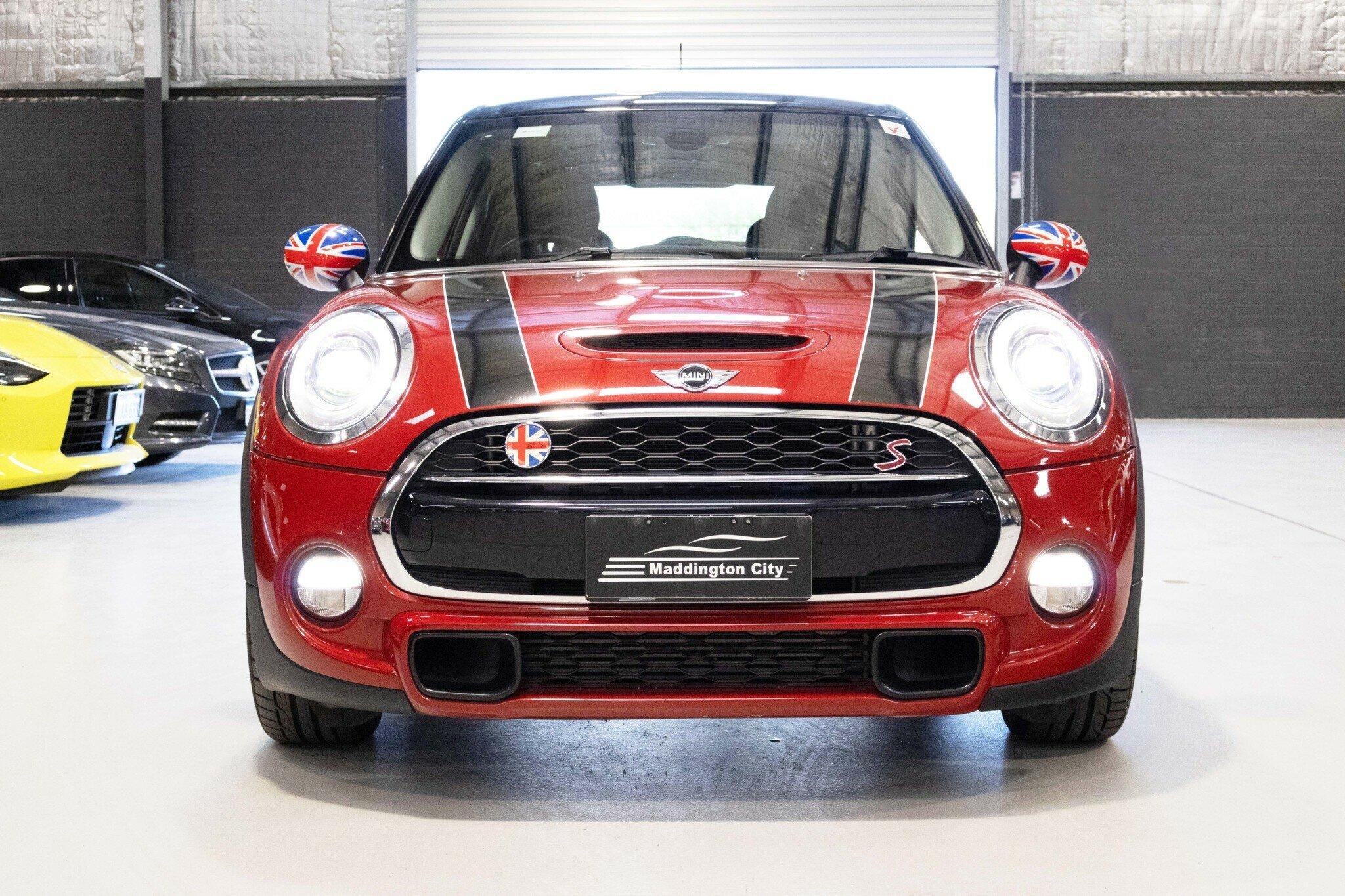 Mini Hatch image 2