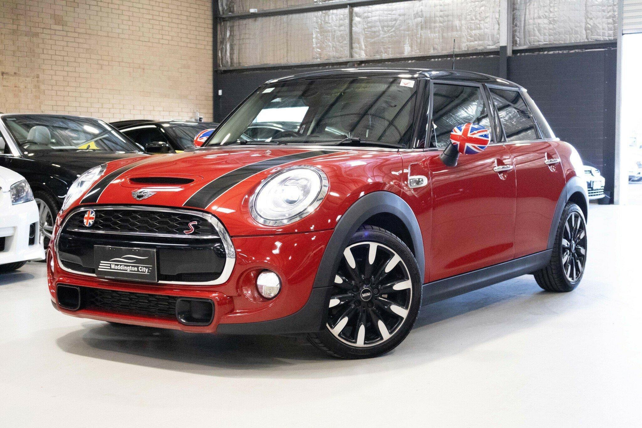 Mini Hatch image 3