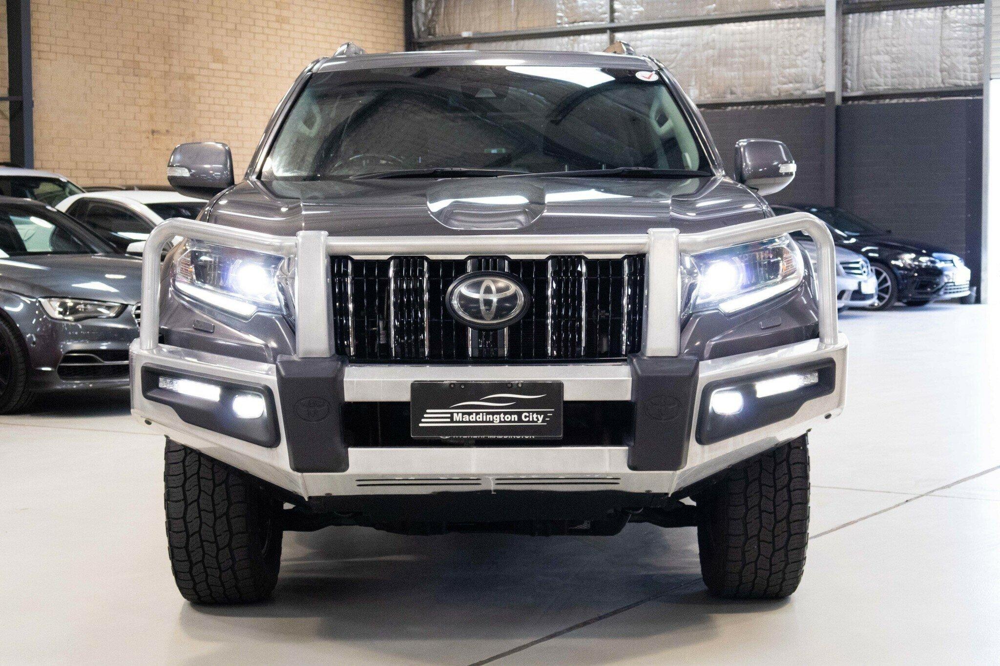 Toyota Landcruiser Prado image 2