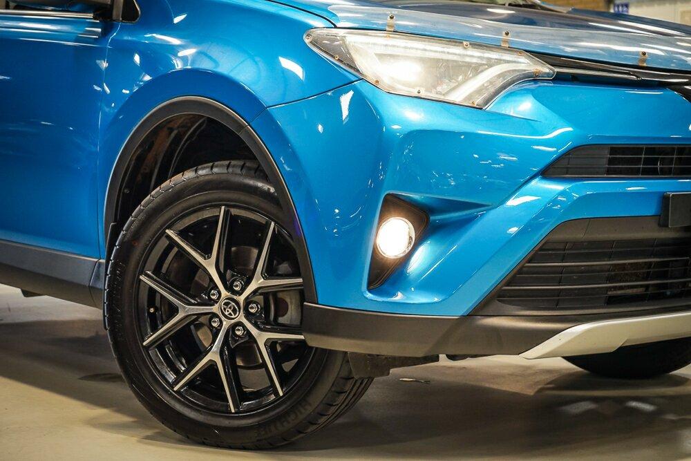 Toyota Rav4 image 2
