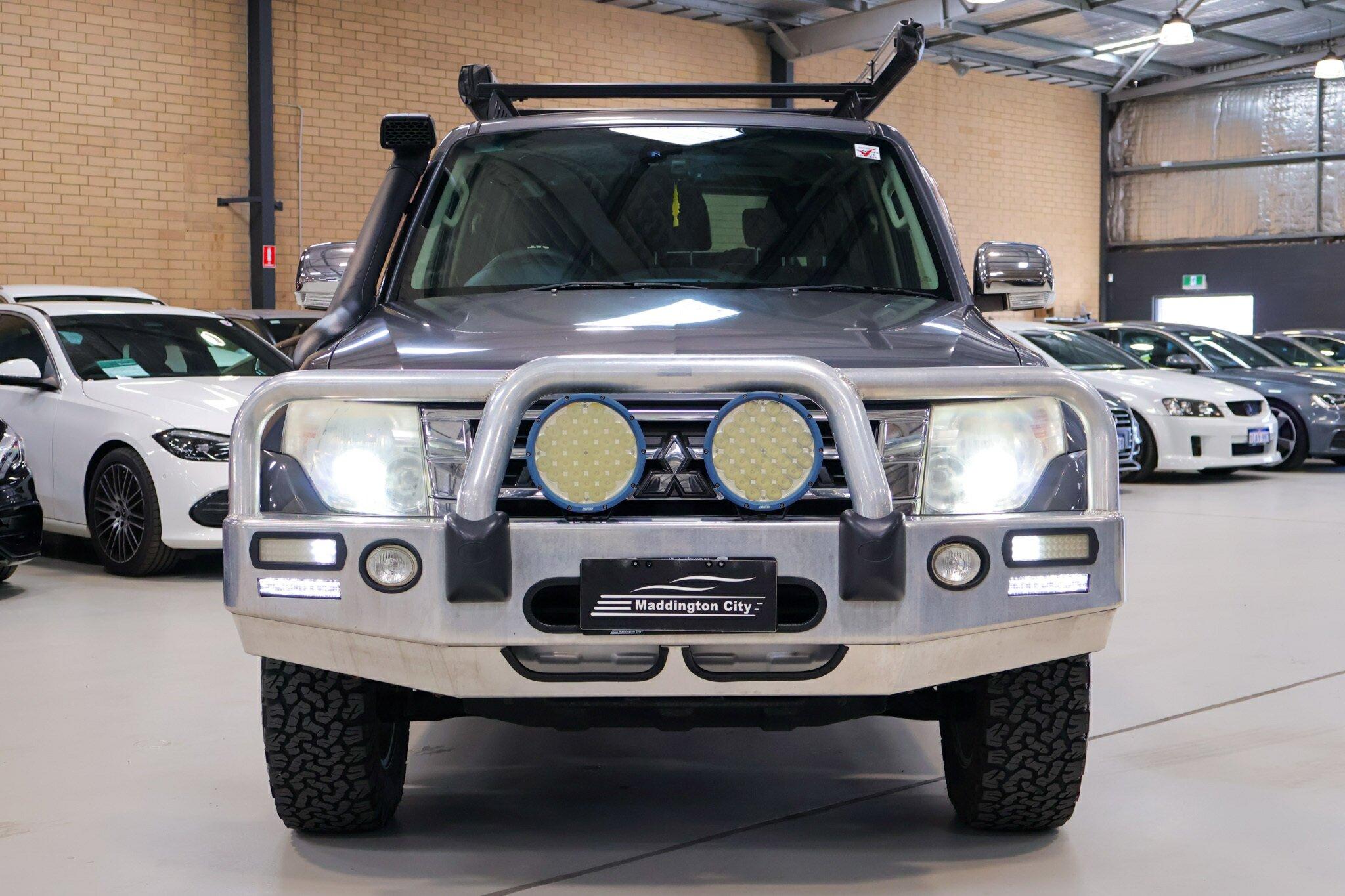 Mitsubishi Pajero image 2