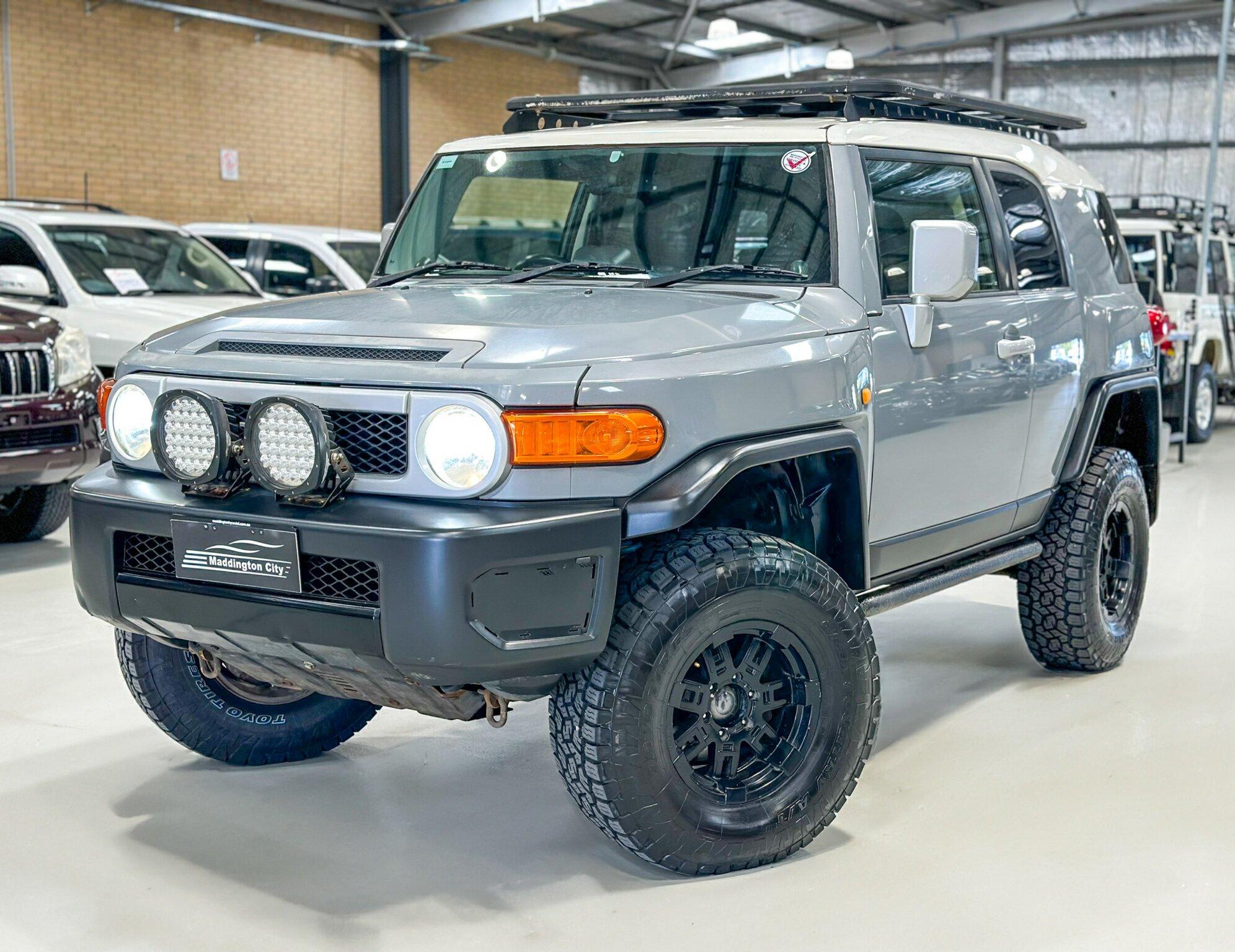 Toyota Fj Cruiser image 3