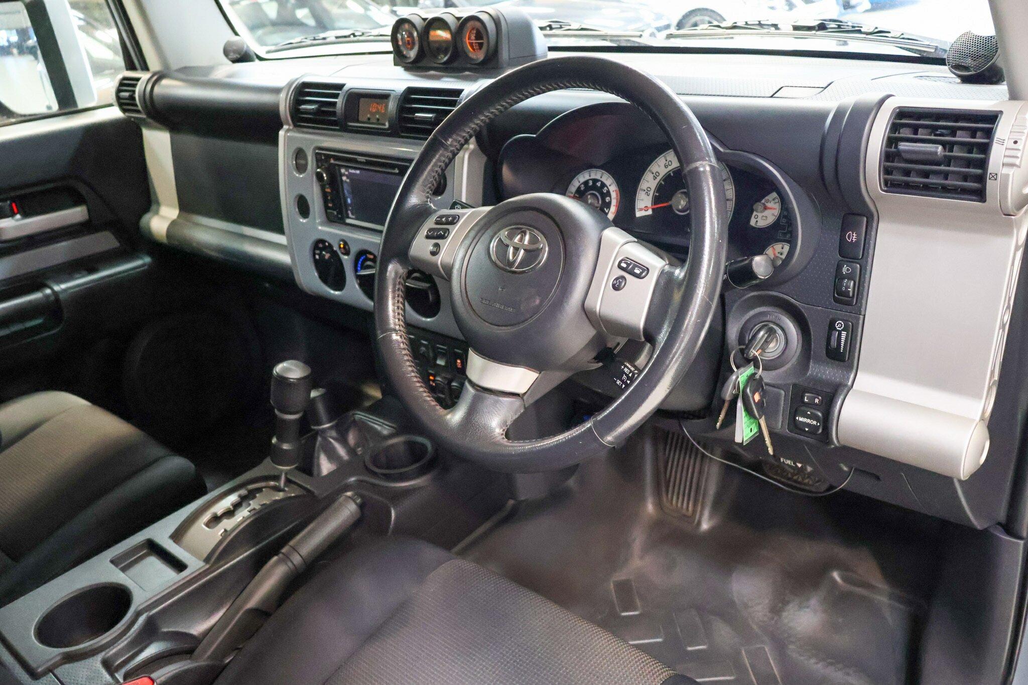 Toyota Fj Cruiser image 4