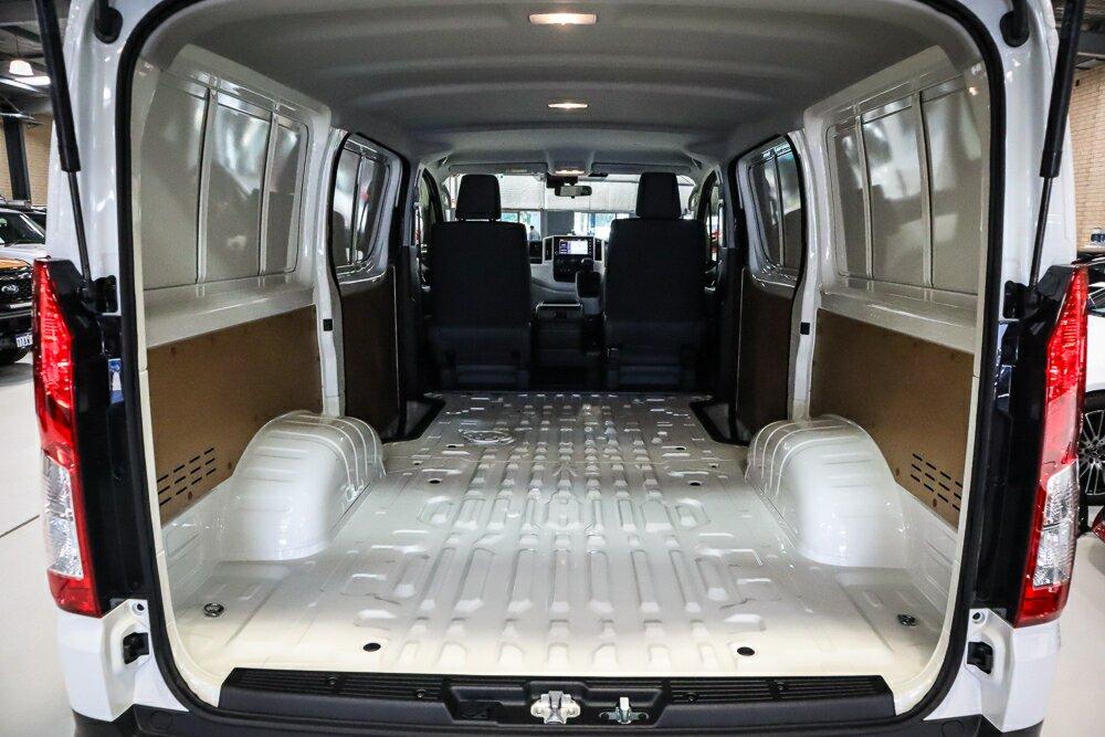 Toyota Hiace image 3