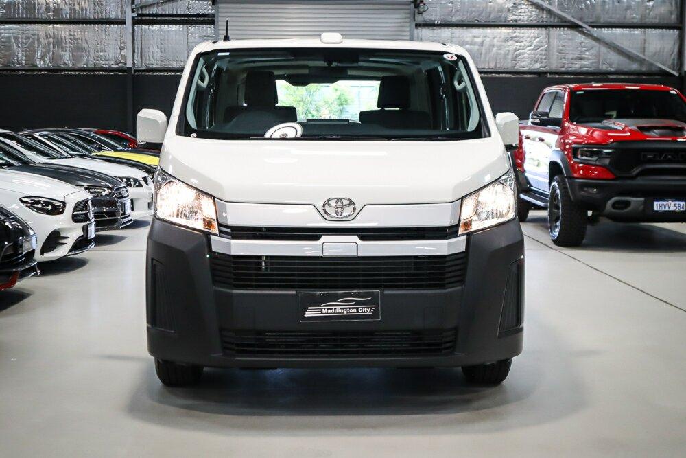 Toyota Hiace image 3
