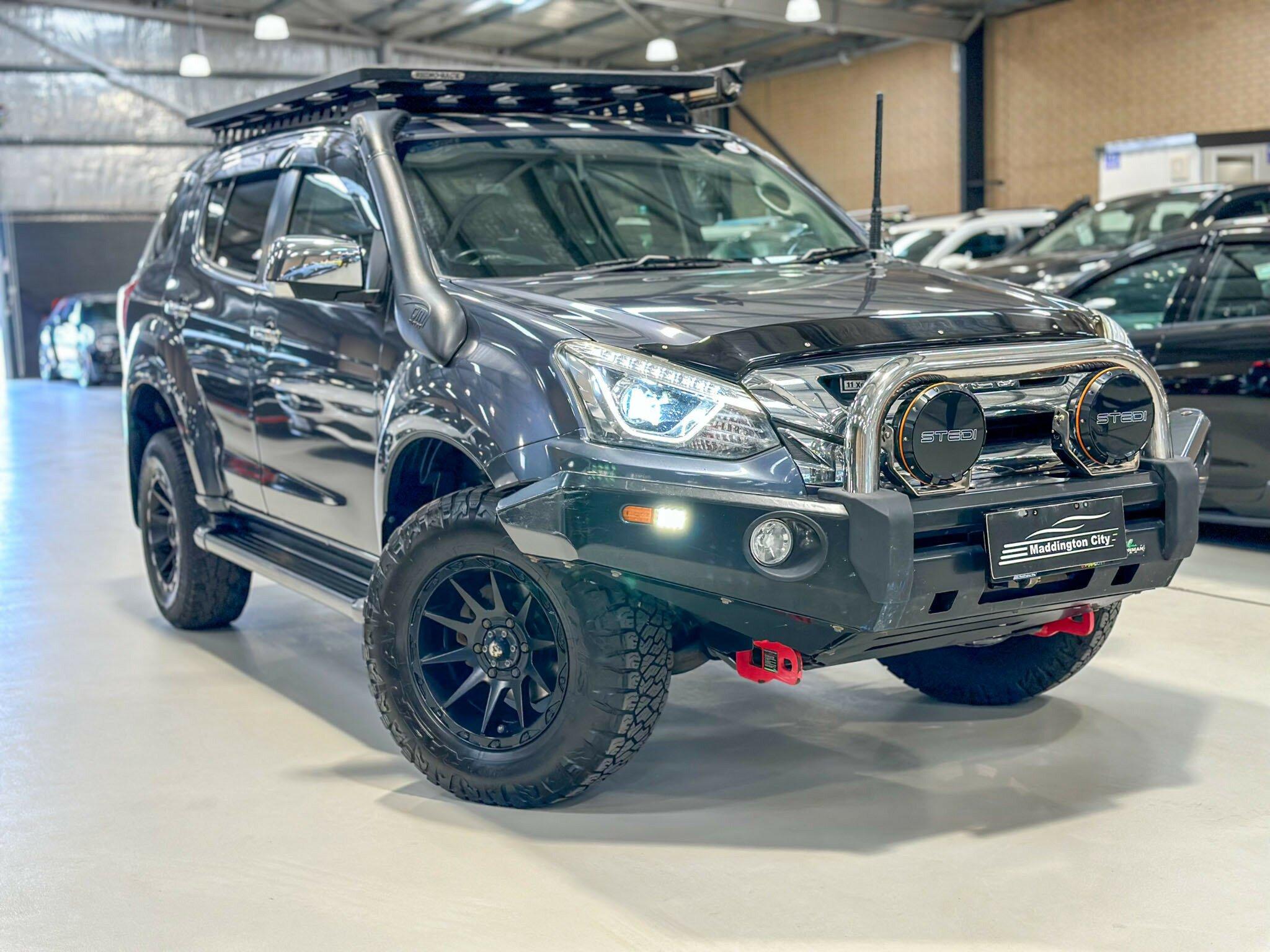 Isuzu Mu-x image 1