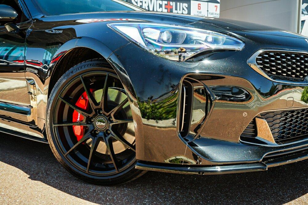 Kia Stinger image 2