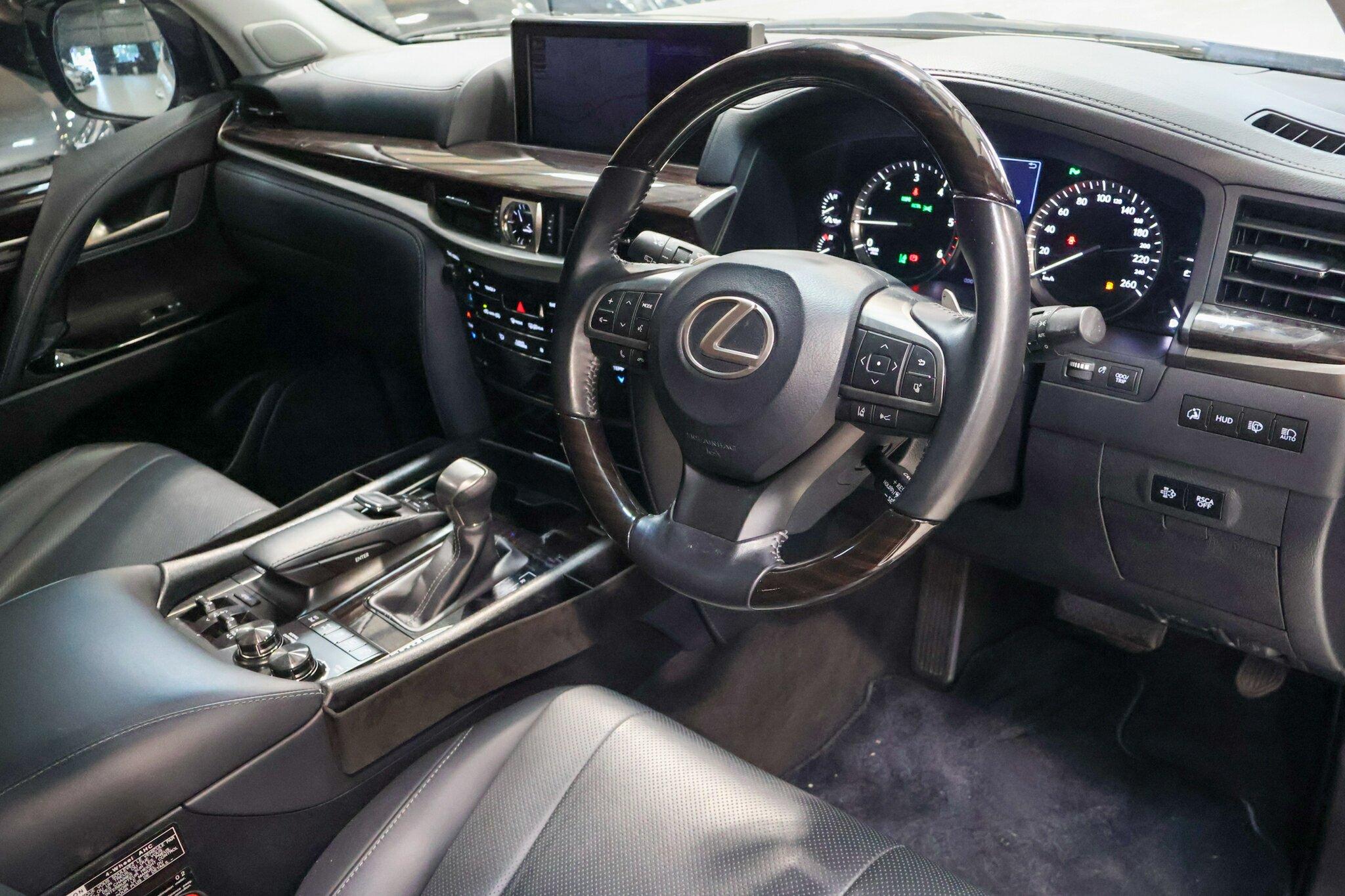 Lexus Lx image 4