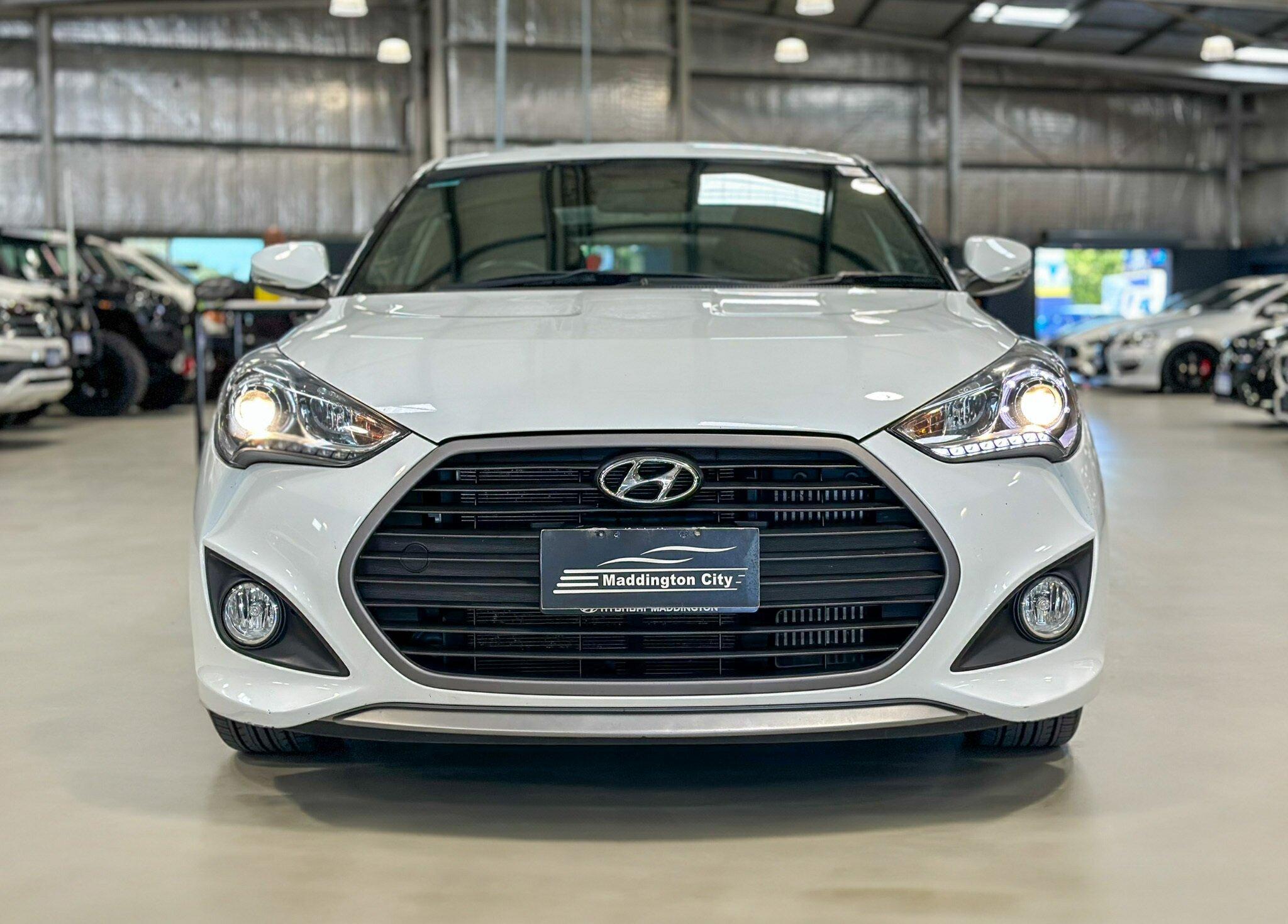 Hyundai Veloster image 2