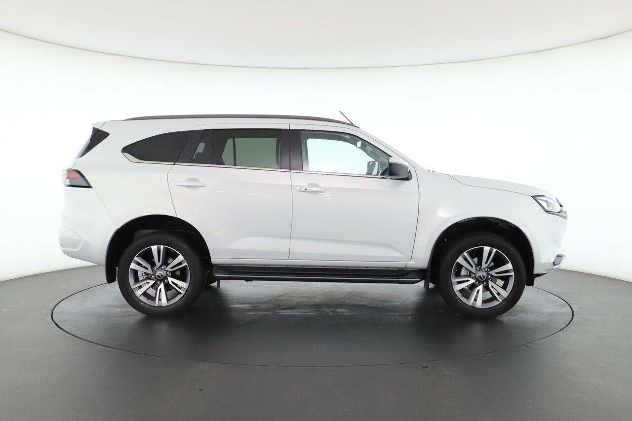 Isuzu Mu-x image 2
