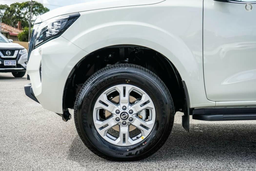 Nissan Navara image 2
