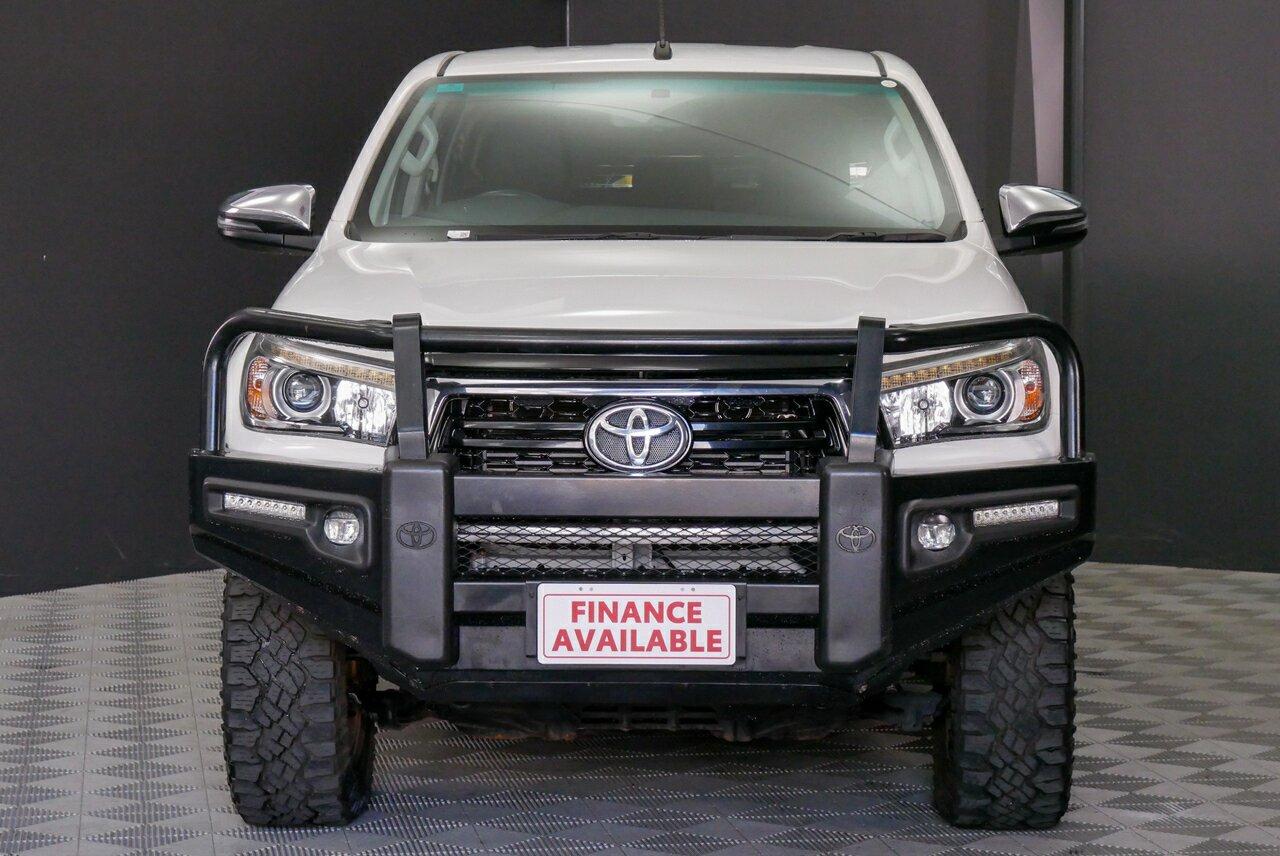 Toyota Hilux image 2
