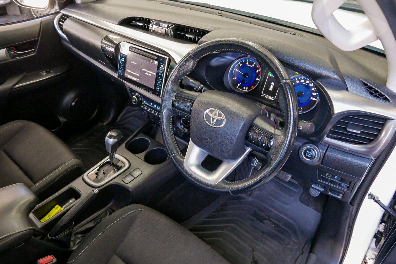 Toyota Hilux image 4
