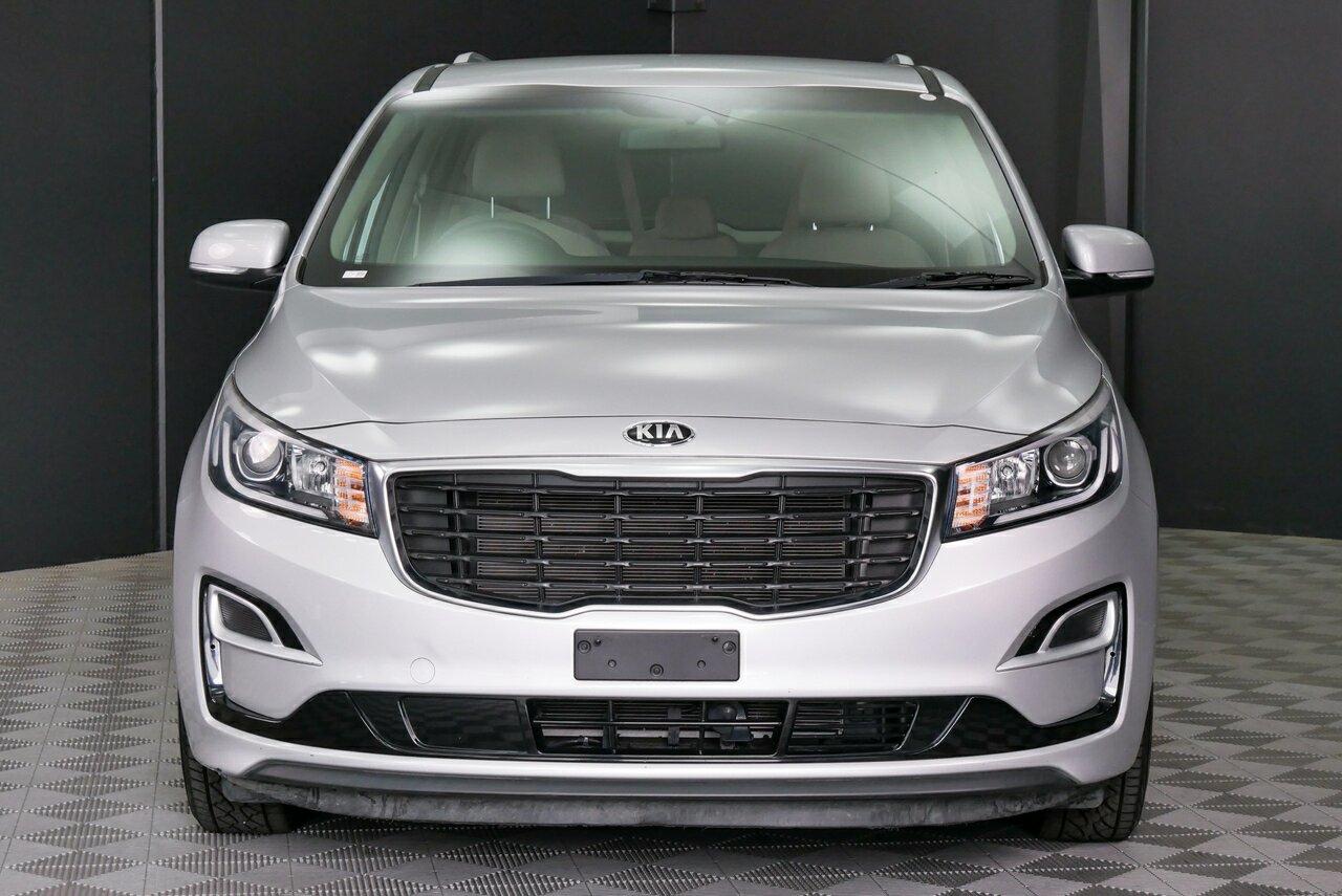 Kia Carnival image 2