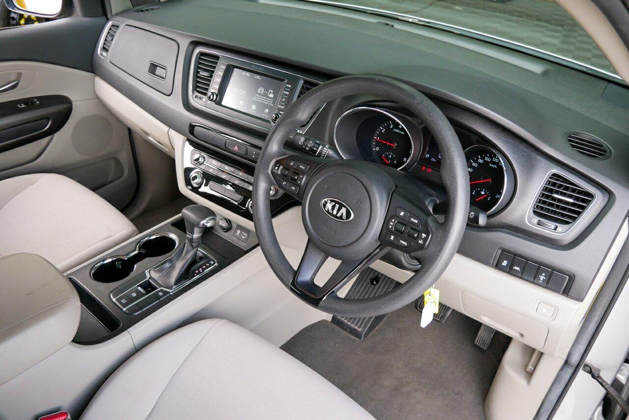 Kia Carnival image 4