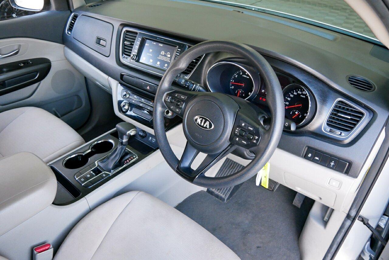 Kia Carnival image 4