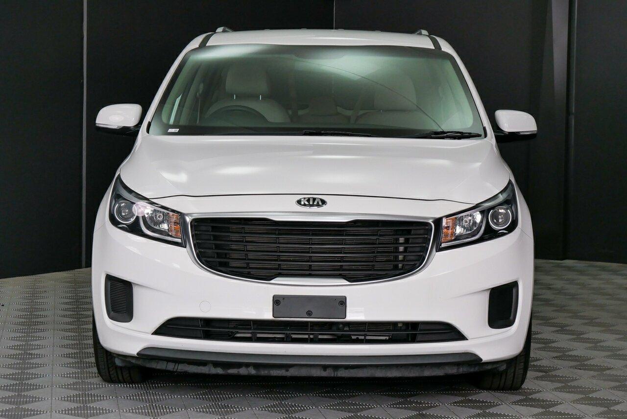 Kia Carnival image 2