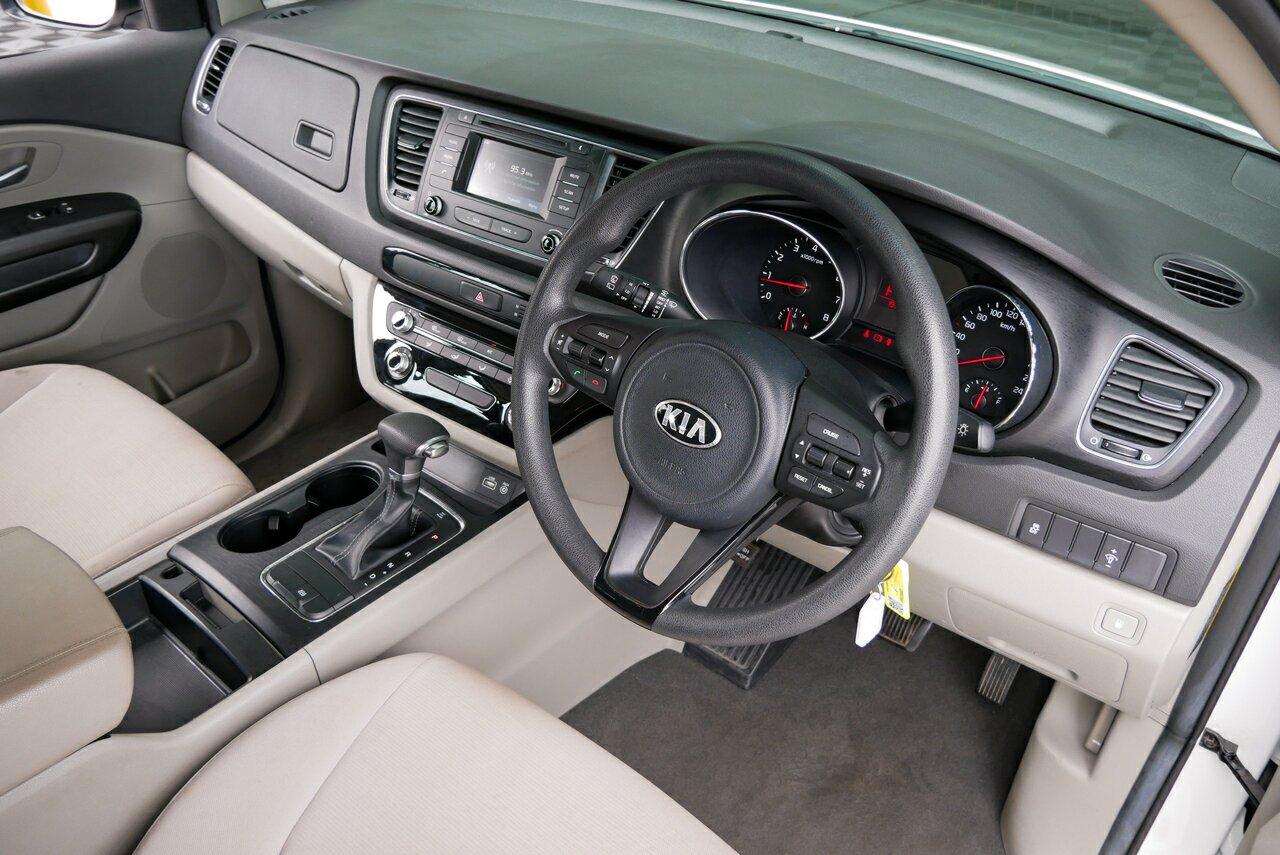 Kia Carnival image 4