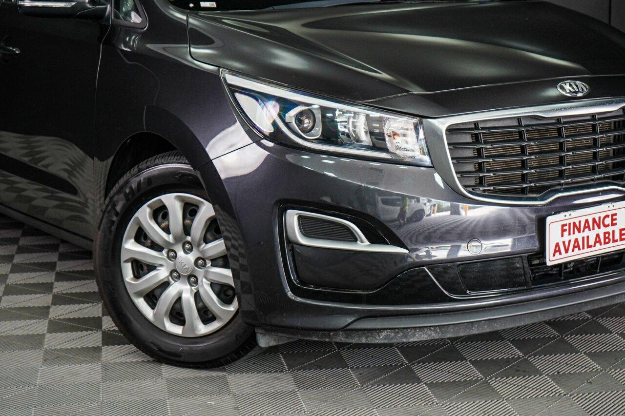 Kia Carnival image 2