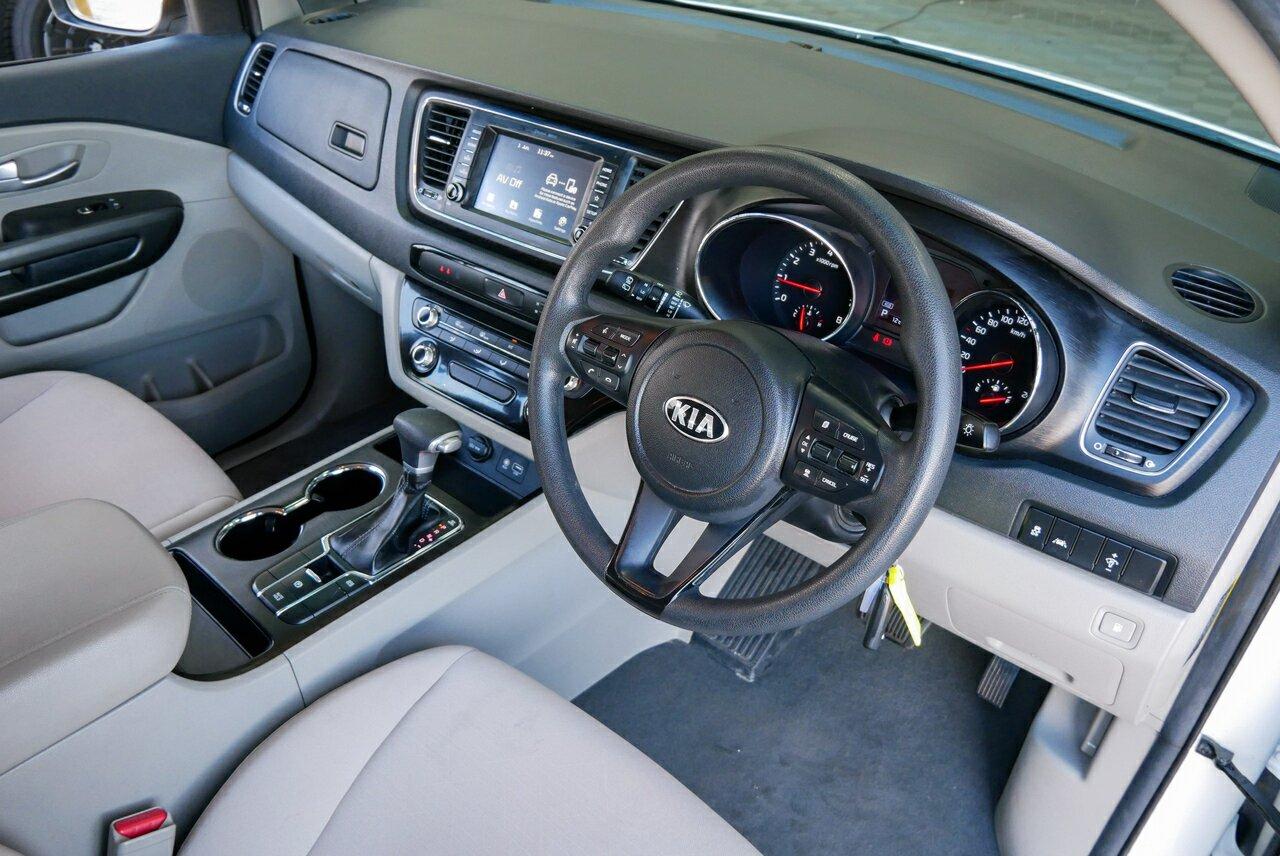 Kia Carnival image 4
