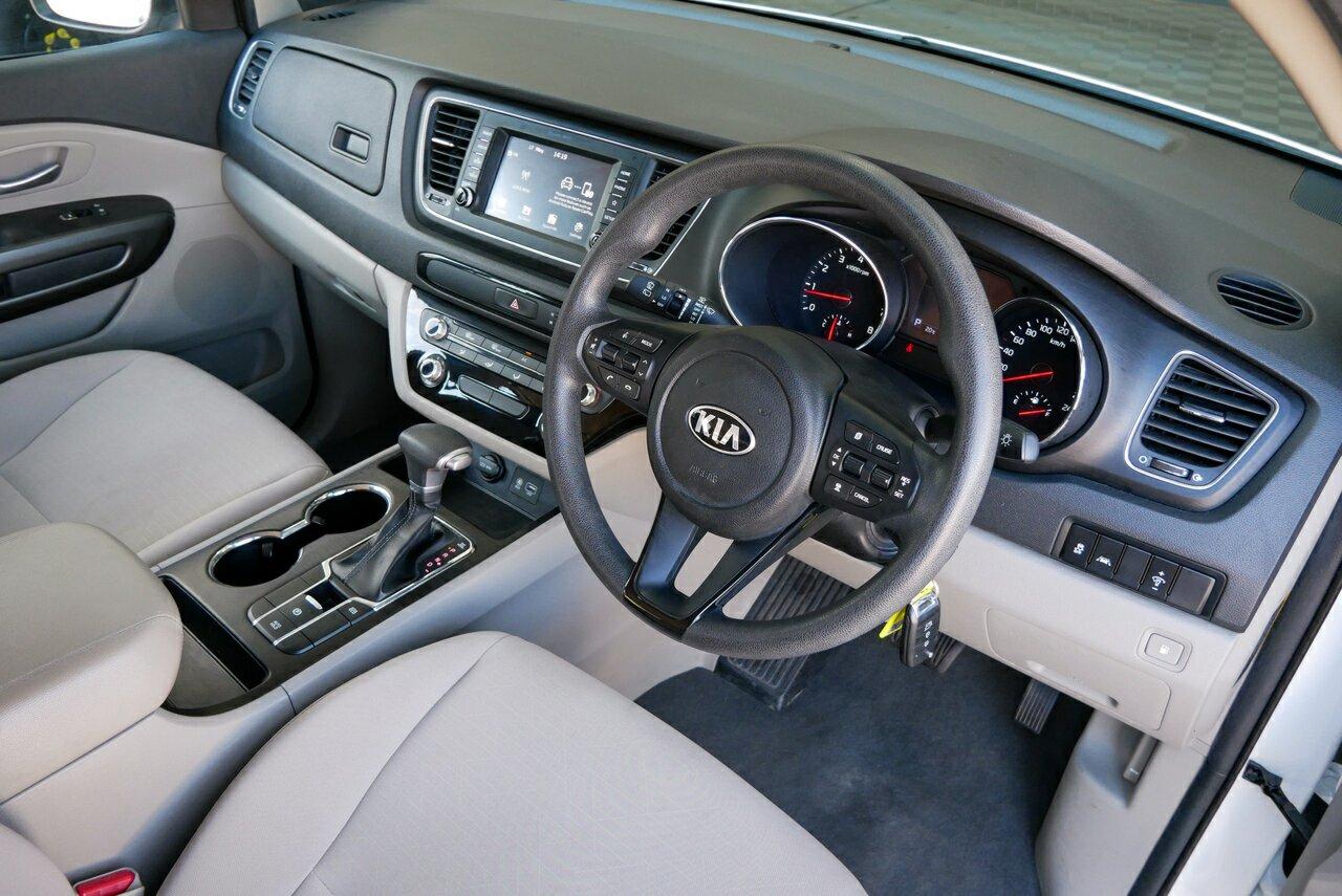 Kia Carnival image 4