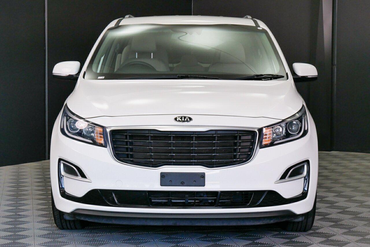 Kia Carnival image 2